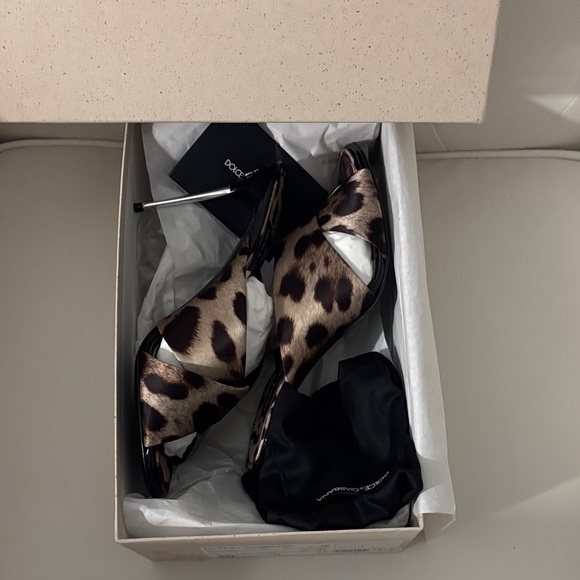 💯 Authentic Dolce & Gabbana Leopard-print satin mules, Comes with box & dust bag - Picture 7 of 17